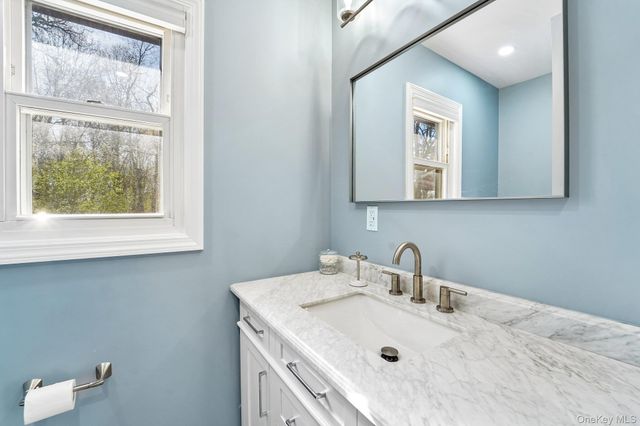 22 Oak Lane, Middletown, NY 10940