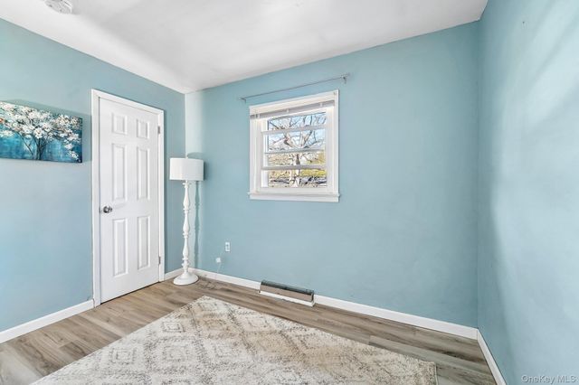 22 Oak Lane, Middletown, NY 10940