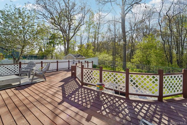 22 Oak Lane, Middletown, NY 10940