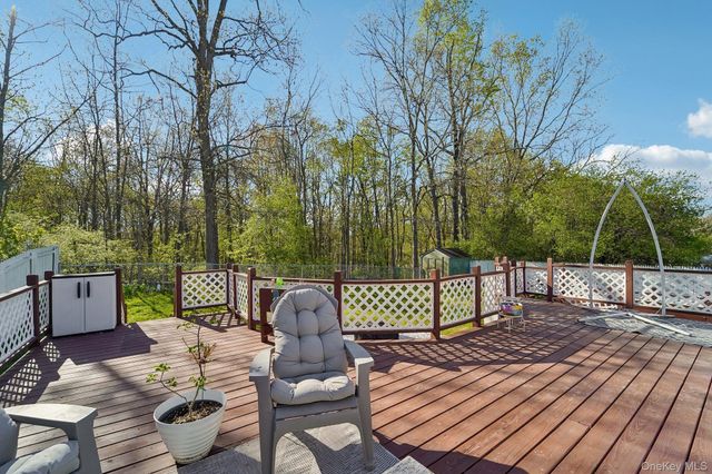 22 Oak Lane, Middletown, NY 10940