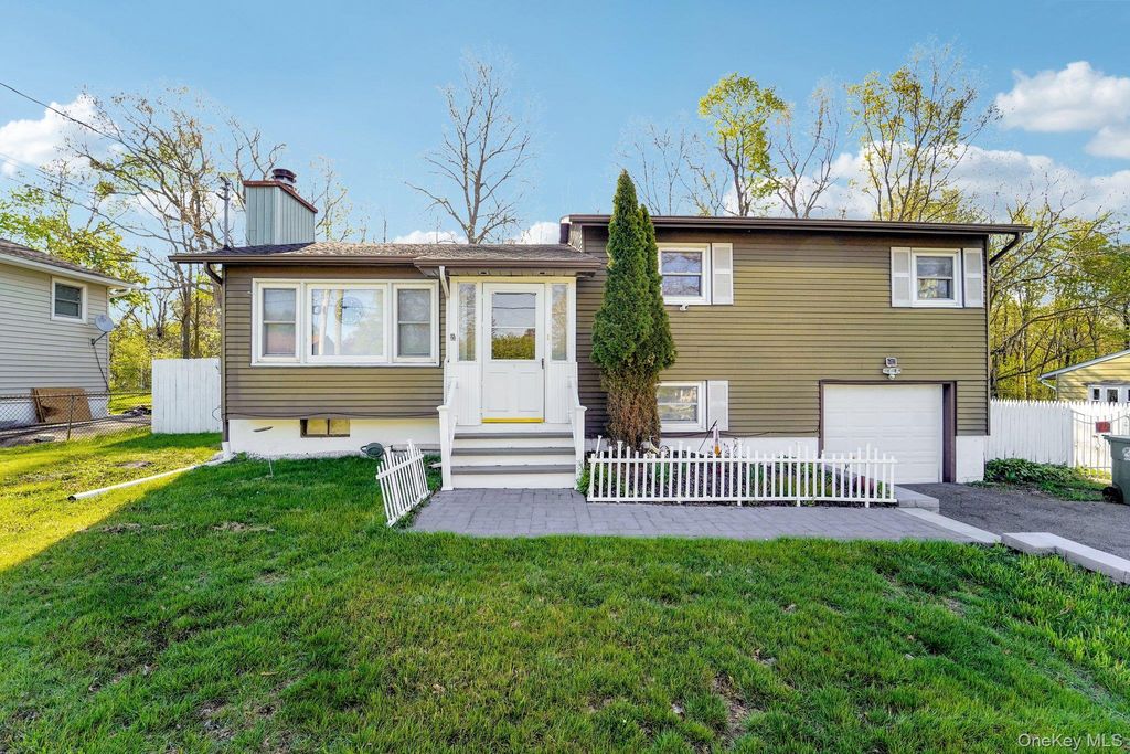 22 Oak Lane, Middletown, NY 10940