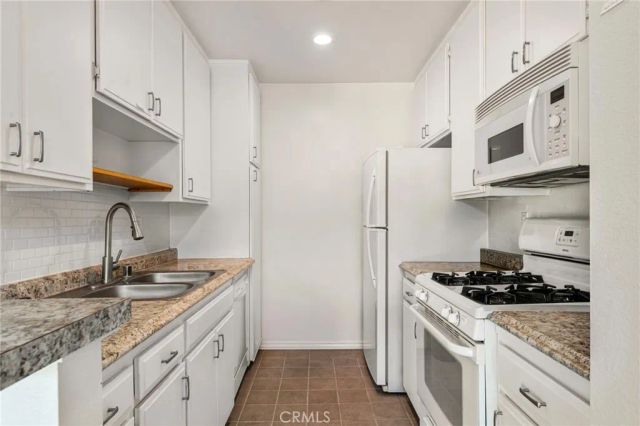 3649 Glendon Avenue 204, Los Angeles, CA 90034