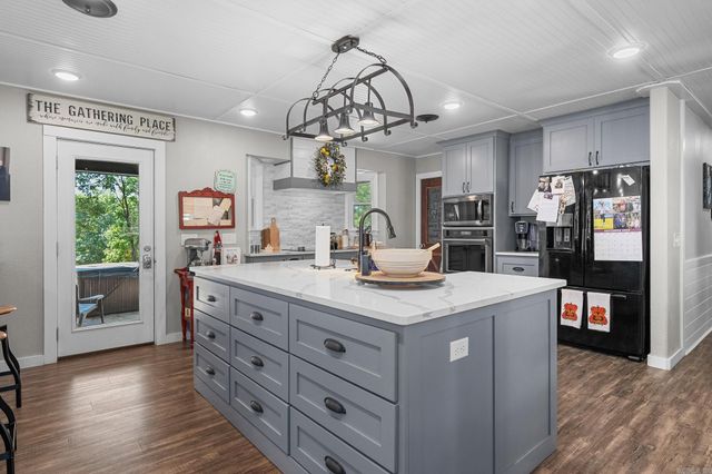 110662 S 4750 Road, Muldrow, OK 74948