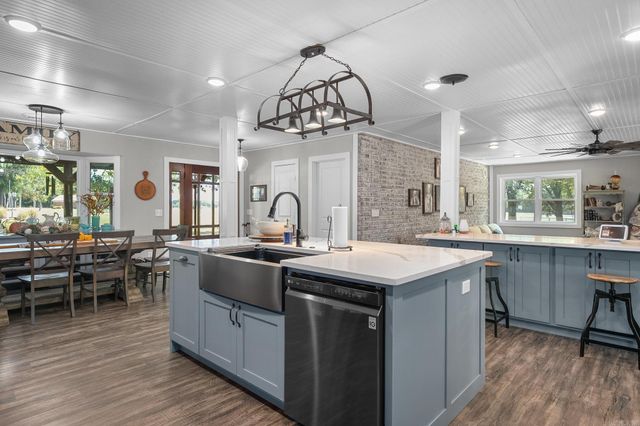 110662 S 4750 Road, Muldrow, OK 74948