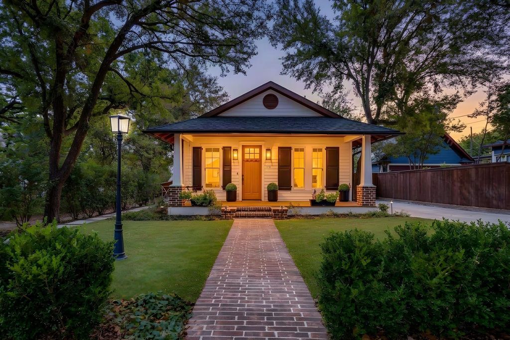 119 W Bluff Street, Granbury, TX 76048 — exterior