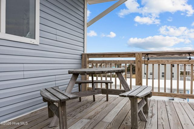 8020 8th Street, Surf City, NC 28445