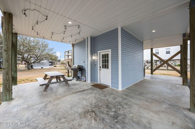 8020 8th Street, Surf City, NC 28445