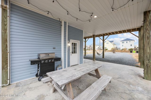 8020 8th Street, Surf City, NC 28445