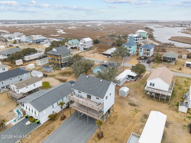 8020 8th Street, Surf City, NC 28445