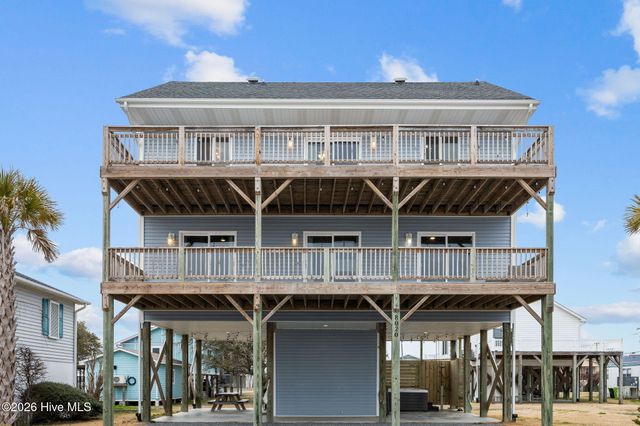 8020 8th Street, Surf City, NC 28445