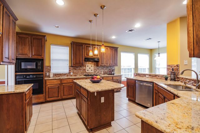 2412 Arbor DR, Round Rock, TX 78681