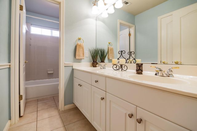 2412 Arbor DR, Round Rock, TX 78681