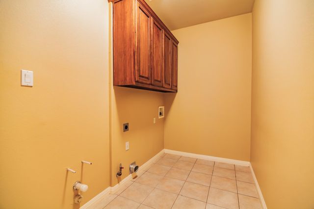 2412 Arbor DR, Round Rock, TX 78681