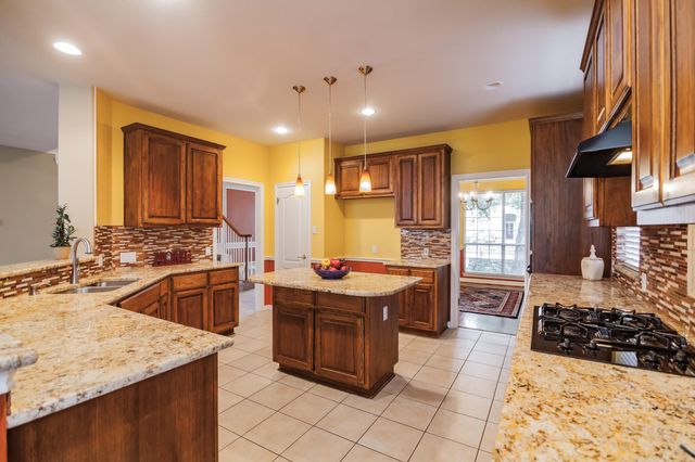 2412 Arbor DR, Round Rock, TX 78681