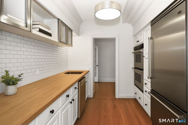 10 Woodhill Road, Wilton, CT 06897