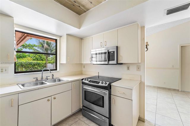 1586 Old Cypress Trl 1, Wellington, FL 33414