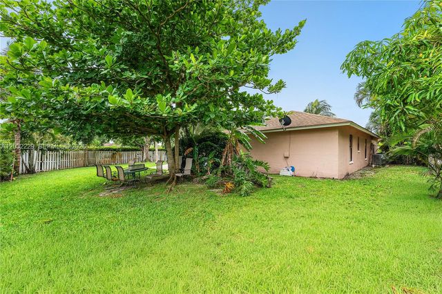 1586 Old Cypress Trl 1, Wellington, FL 33414