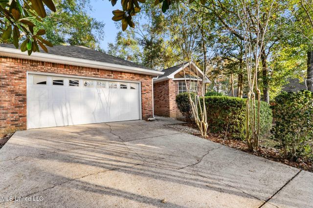 552 Hanauma Court, Diamondhead, MS 39525