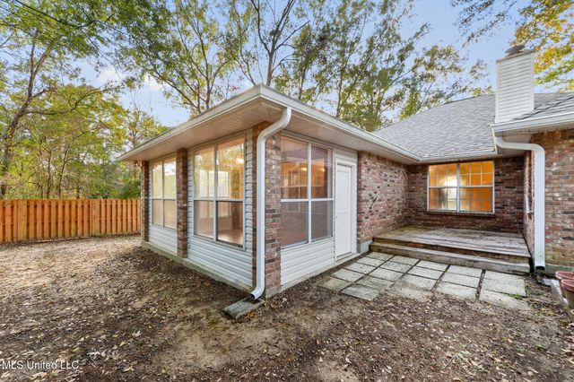 552 Hanauma Court, Diamondhead, MS 39525