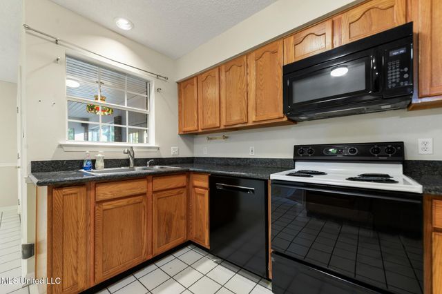 552 Hanauma Court, Diamondhead, MS 39525