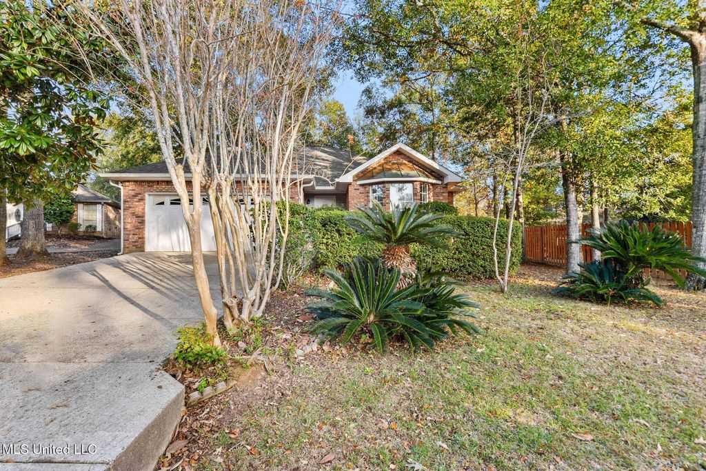 552 Hanauma Court, Diamondhead, MS 39525