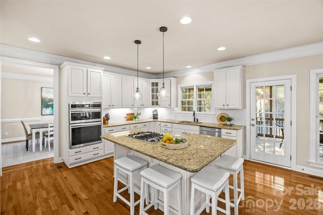 16532 Flintrock Falls Lane, Charlotte, NC 28278