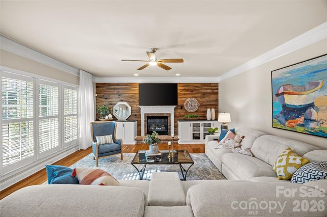 16532 Flintrock Falls Lane, Charlotte, NC 28278