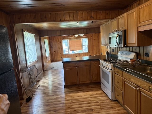 4705 W Shore Drive, Wonder Lake, IL 60097