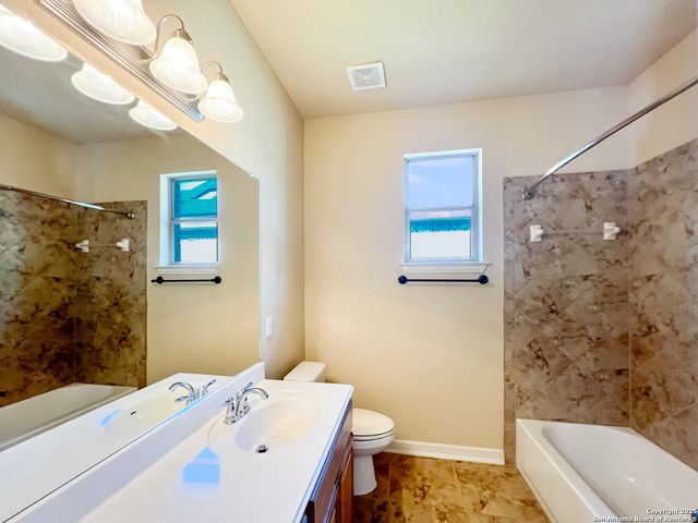 1017 Chloe Ct, Schertz, TX 78154