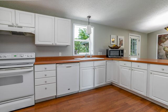 961 E SHALIMAR DR, Columbia, MO 65202