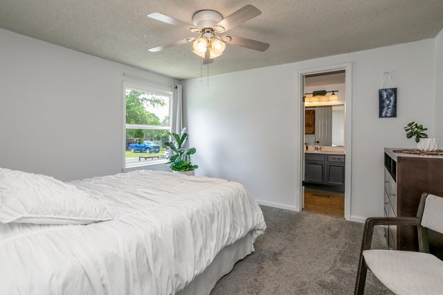 961 E SHALIMAR DR, Columbia, MO 65202