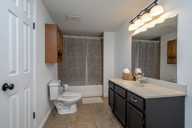961 E SHALIMAR DR, Columbia, MO 65202