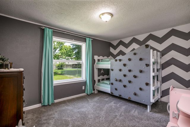 961 E SHALIMAR DR, Columbia, MO 65202