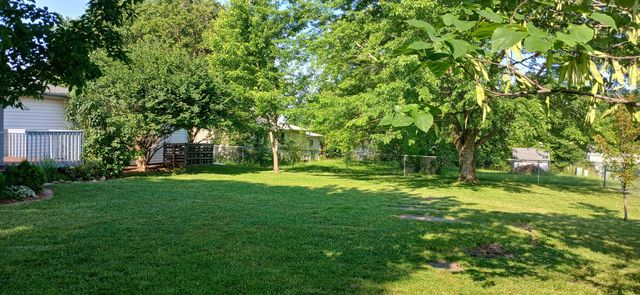 961 E SHALIMAR DR, Columbia, MO 65202