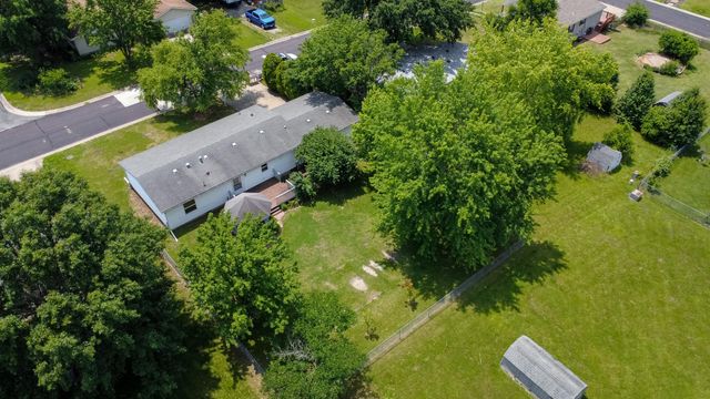 961 E SHALIMAR DR, Columbia, MO 65202