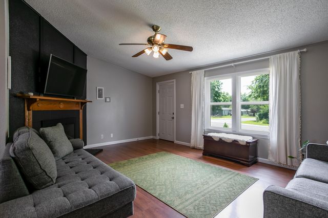 961 E SHALIMAR DR, Columbia, MO 65202