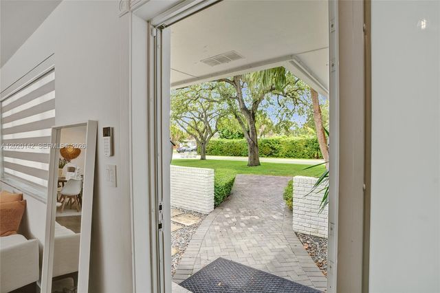 13820 SW 73rd Ave, Palmetto Bay, FL 33158