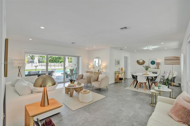 13820 SW 73rd Ave, Palmetto Bay, FL 33158
