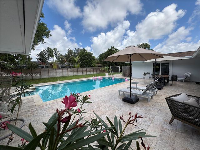 13820 SW 73rd Ave, Palmetto Bay, FL 33158