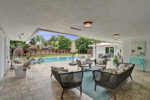 13820 SW 73rd Ave, Palmetto Bay, FL 33158