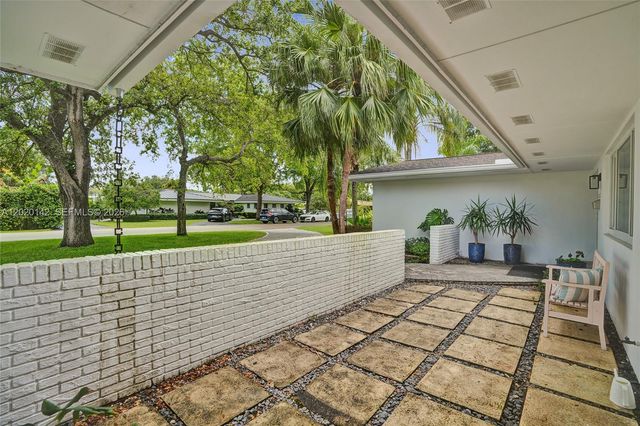 13820 SW 73rd Ave, Palmetto Bay, FL 33158