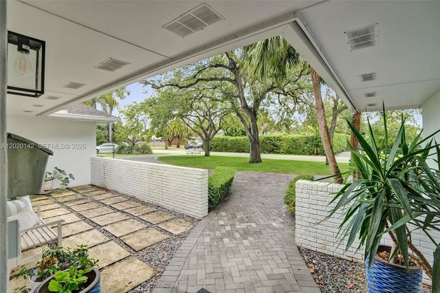 13820 SW 73rd Ave, Palmetto Bay, FL 33158
