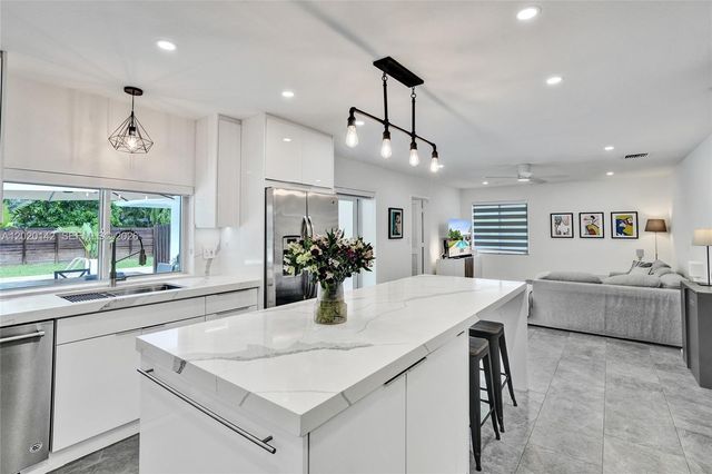 13820 SW 73rd Ave, Palmetto Bay, FL 33158