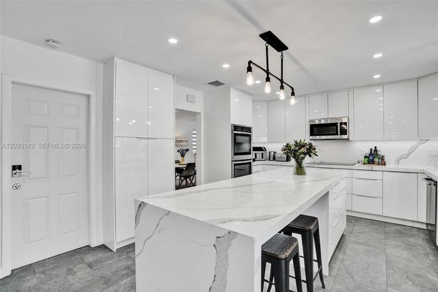 13820 SW 73rd Ave, Palmetto Bay, FL 33158