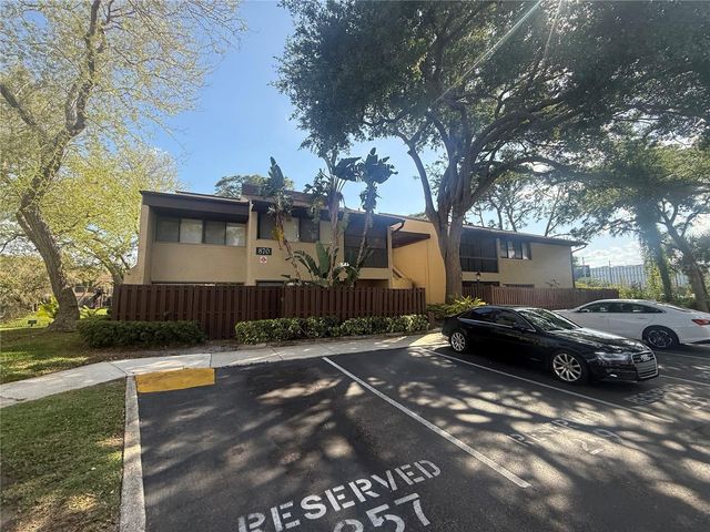 870 VILLAGE LAKE TERRACE N 101, St Petersburg, FL 33716