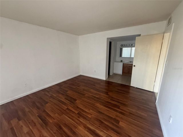 870 VILLAGE LAKE TERRACE N 101, St Petersburg, FL 33716