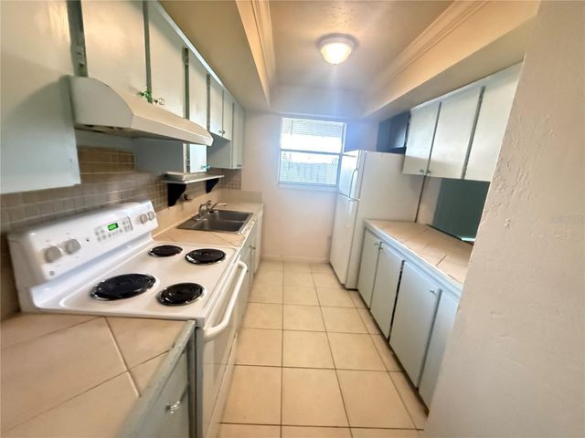 870 VILLAGE LAKE TERRACE N 101, St Petersburg, FL 33716