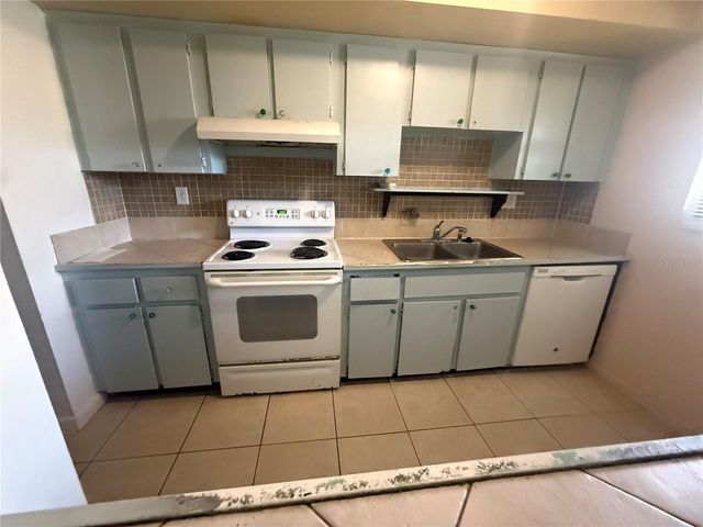 870 VILLAGE LAKE TERRACE N 101, St Petersburg, FL 33716