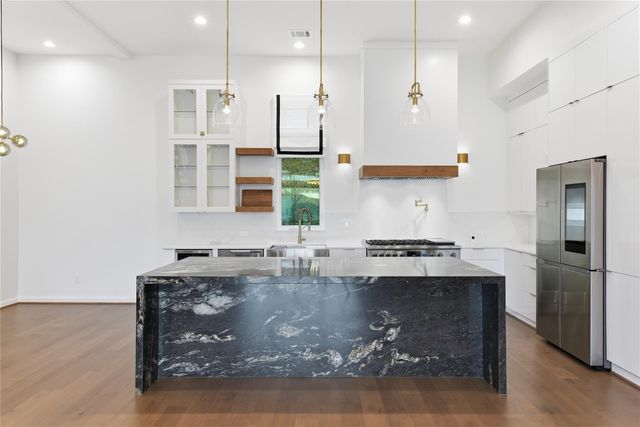 529 Memorial Heights Drive, Houston, TX 77007