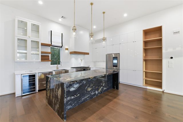 529 Memorial Heights Drive, Houston, TX 77007